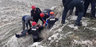 Adıyaman'da kayalıklarda mahsur kalan kişiyi AFAD ekipleri kurtardı