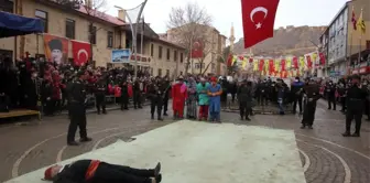 Bayburt'ta kurtuluş coşkusu Cumhuriyet Caddesine taştı