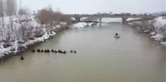 Karasu Nehri'ne düşen lise öğrencisini arama çalışması devam ediyor