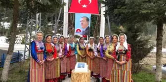 Son dakika... Yöresel kıyafetlerini giyip kliple Cumhurbaşkanı Erdoğan'ın doğum gününü kutladılar