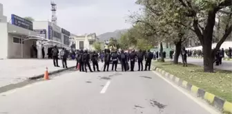 HAYDARABAD - Pakistan'da kadınlar eşit hak talebiyle gösteri düzenledi