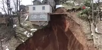 Trabzon'da eriyen kar suları heyelana neden oluyor