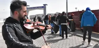 ÜNİVERSİTE ÖĞRENCİLERİNDEN 'KEMAN' EŞLİĞİNDE BAHAR TEMİZLİĞİ