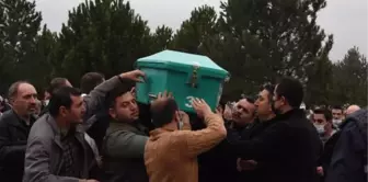 KAZADA ÖLEN, REKTÖRÜN MAKAM ŞOFÖRÜ TOPRAĞA VERİLDİ