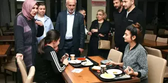 Keskin öğrencilerle sahur yaptı