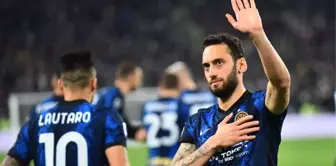 Inter, kendi eliyle şampiyonluğu bırakıyor! Hakan Çalhanoğlu hayatı boyunca bu yenilgiyi unutamayacak