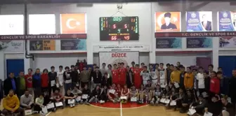 Basketbolda şampiyon Akçakoca Fen Lisesi oldu