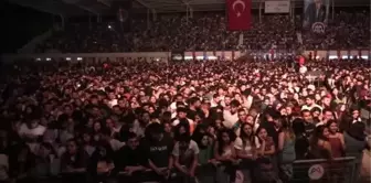 Cem Adrian, Mersin Üniversitesinde konser verdi