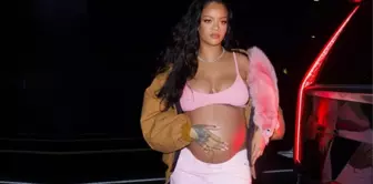 Dünyaca ünlü şarkıcı Rihanna, doğum yaptı