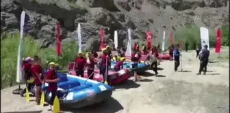 Zap Suyu'nda rafting heyecanı yaşandı