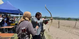 Sındırgı'da sınırları aşan Atlı Okçuluk yarışması