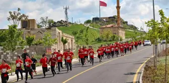 'Ekranı Kapat, Dünyaya Koş' sloganıyla halk koşusu düzenlendi