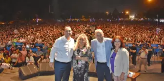 Kibariye'den Memleketi Akhisar'da Konser