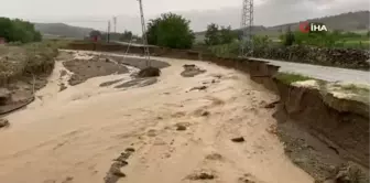 Sel yolları yıktı, 8 köye ulaşım kapandı