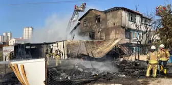 Son dakika haber... Tuzla'da hediyelik eşya atölyesinde çıkan yangın söndürüldü