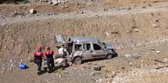 Denizli'de şarampole devrilen otomobildeki karı koca öldü