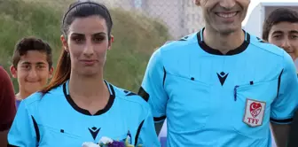 Ağrı'da futbol hakemi, beraber görev aldıkları maçta kız arkadaşına evlilik teklifi yaptı