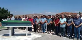 Balıkesir'de otomobilin çarptığı motosikletli genç toprağa verildi