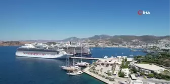 Bodrum'a demir atan 2 dev yolcu gemisi, beraberinde 2 bin 804 turist getirdi