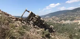 Son dakika haberi: Uçuruma yuvarlanan kamyonun sürücüsü öldü