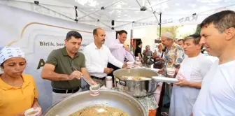 Antalya haber! Kaş'ta vatandaşlara aşure dağıtıldı