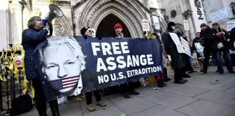 Assange ile görüşen ABD'li gazeteci ve avukatlar gözetlendikleri iddiası ile CIA'ye dava açtı