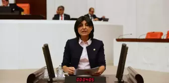 Sibel Özdemir'den Bakan Özer'e: 'Yıkılan Okulların Yerine Yenilerinin Yapılmasının Gecikmesinin Nedeni Nedir'