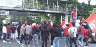 Endonezya'da öğrencilerden akaryakıt protestosu