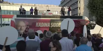 İzmir gündem haberi: İzmir'de Kadınlardan 'Yalnız Değilsin, Biz Varız' Etkinliği. Nazlıaka: 'Kadın Cinayetlerinden Sayı Diye Bahsedenler İlk Seçimde Sandığa Gömülecek'