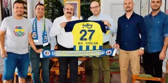 Kaymakam ve emniyet müdürüne Fenerbahçe forması