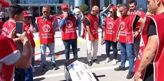 Tez-Koop-İş Sendikası'ndan Omü Rektörlüğü Önünde Tabutlu Protesto