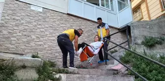 Son dakika haberi | Merdivenlerden düşüp iki ayağını kıran genç, sınava ambulansla geldi