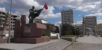 İzmir haberi | Hırsızlar, İzmir'deki İlk Kurşun Anıtı'nın Rölyefini Çalmak İstedi