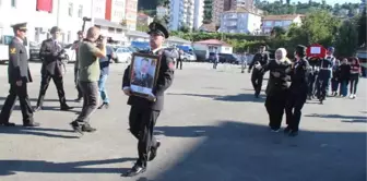 Sürücüye yardım ederken kamyonetin çarptığı uzman çavuş, şehit oldu (3)