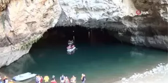 Türkiye'nin en uzun yeraltı gölüne ziyaretçi akını