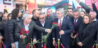 CHP GENEL BAŞKAN YARDIMCISI SALICI İLE İLÇE BAŞKANLARI TERÖR SALDIRISINDA ÖLENLER İÇİN KARANFİL BIRAKTI