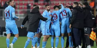 Trabzonspor, Ümraniyespor'u 4-1 mağlup ederek Türkiye Kupası'nda çeyrek finale yükseldi