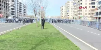 DİYARBAKIR'DA NEVRUZ KUTLAMASINDA OLAY; 5 POLİS YARALANDI, 19 GÖZALTI