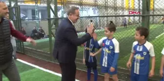 AK PARTİLİ DALKILIÇ, ÇOCUKLARLA FUTBOL OYNADI