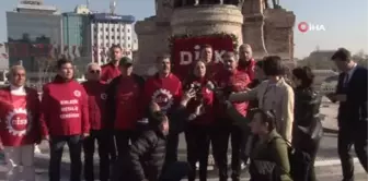 DİSK Taksim Anıtı'na çelenk bıraktı