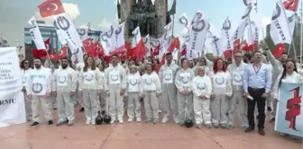 1 Mayıs'ta Taksim Meydanı'nda sendikalar çelenk bıraktı