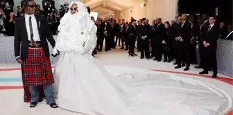 Rihanna'yı görebilene aşk olsun! MET Gala 2023'e ünlü isimlerin tarzı damga vurdu