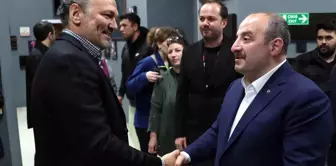 Bakan Varank, Güldür Güldür Show'un uzay skecini yerinde izledi