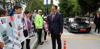 Öğrenciler trafik polisi oldu, trafik kurallarına dikkat çekti