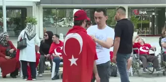 Özel gençlere davullu zurnalı asker uğurlaması