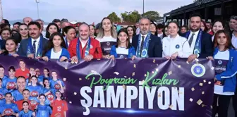 Bursa Büyükşehir Belediyespor Kadın Hentbol Takımı şampiyonluğu kutladı