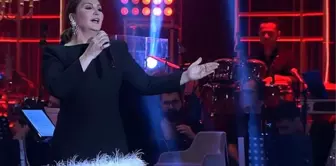 Sibel Can, tüylü kıyafetiyle alay konusu oldu: Varilin içinde gibi