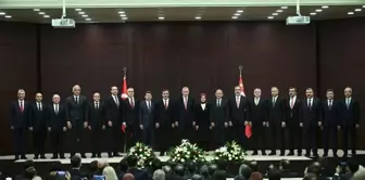 Erdoğan, 17 Bakan ve Bir Cumhurbaşkanı Yardımcısı'ndan Oluşan Kabinede 16 İsmi Değiştirdi, Daha Önceki Hükümetlerde Görev Alan Dört Eski Bakana...