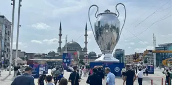 Şampiyonlar Ligi finali için geldiği İstanbul'da para bozduran turistten olay paylaşım: Cüzdan yetmiyor bavul lazım