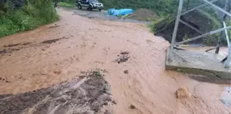 Trabzon'da Sağanak Yağış Sonrası Fol Deresi Yükseldi